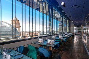 my way sky bar es un restaurante ubicado en una azotea de gran via